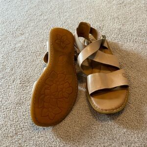 Born size 8 comfort sandal